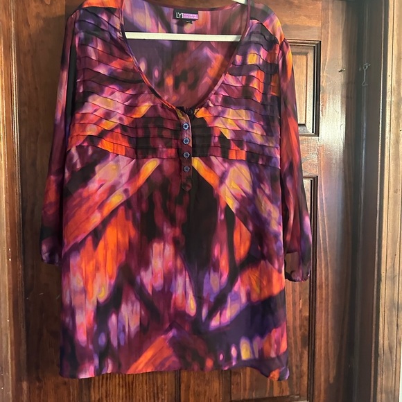 Vibrant Women's Blouse with Button Details - Picture 1 of 5